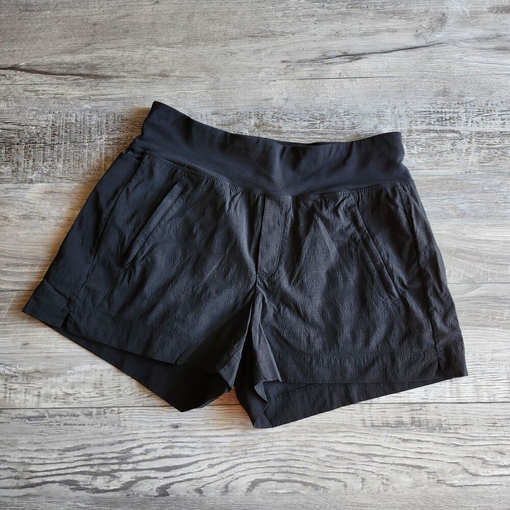 (6) Athleta Trekkie North Short